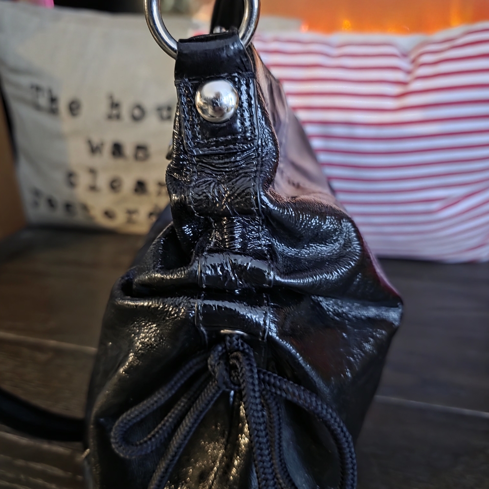 Coach Poppy Jazzy Hobo Bag. 2-way bag made of glossy black patent Leather. - Picture 7 of 11